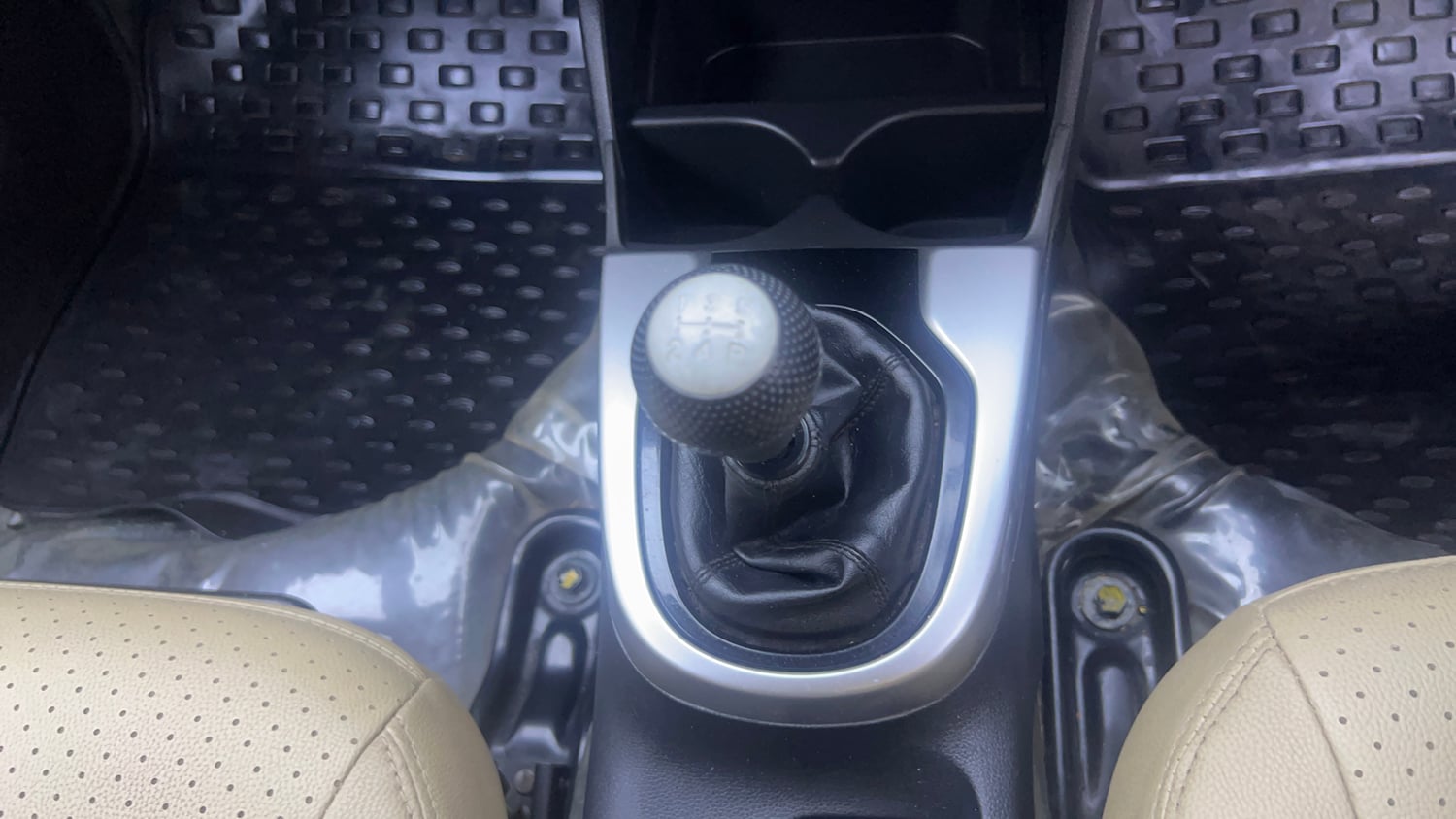 Used 2016 Honda Jazz S Petrol Petrol Manual interior GEAR  KNOB VIEW
