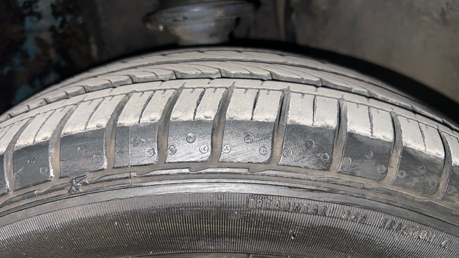 Used 2020 Maruti Suzuki Ignis Zeta 1.2 AMT Petrol Automatic tyres RIGHT FRONT TYRE TREAD VIEW