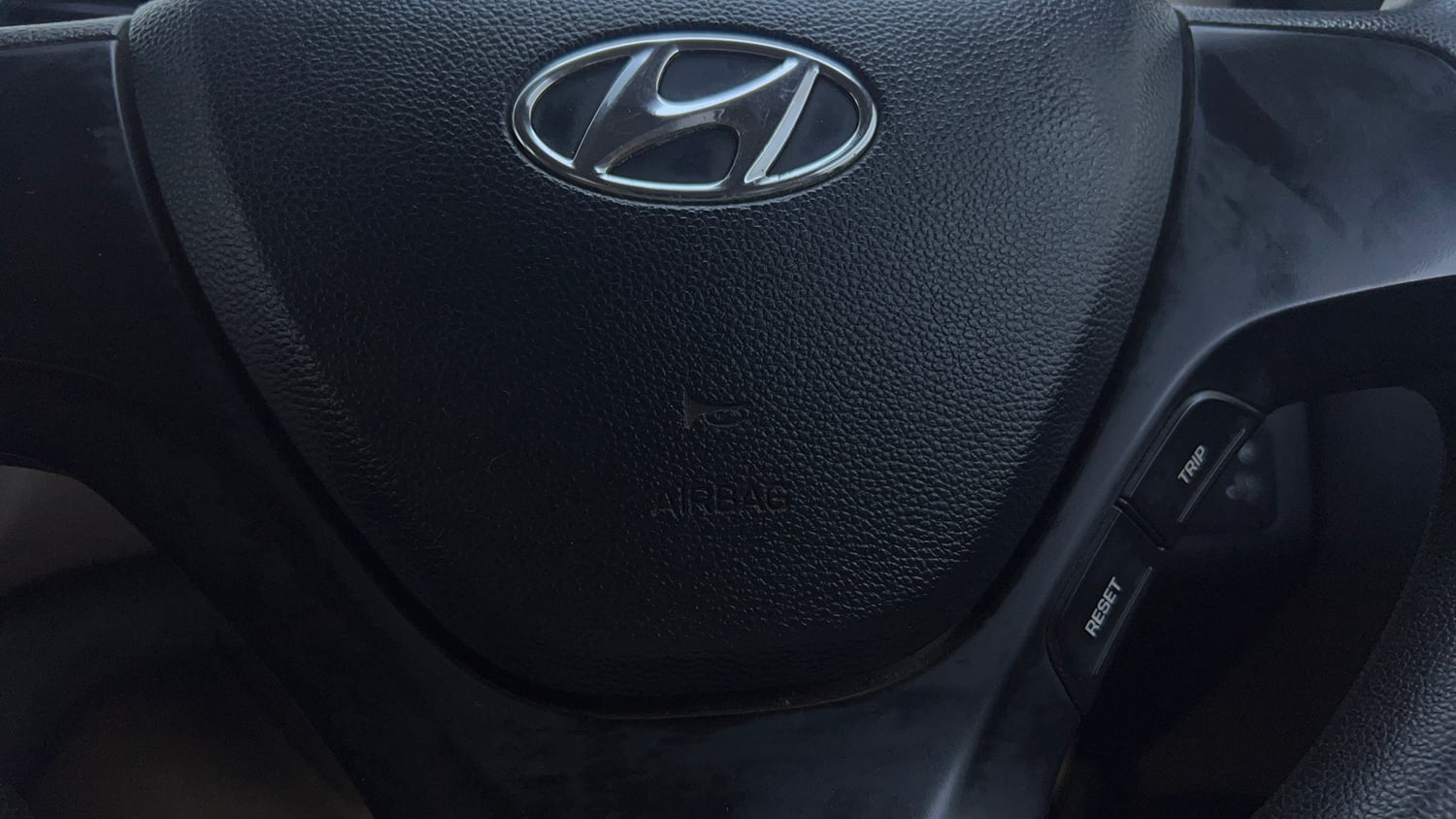 Used 2016 Hyundai Grand i10 Magna AT 1.2 Kappa VTVT Petrol Automatic top_features Airbags