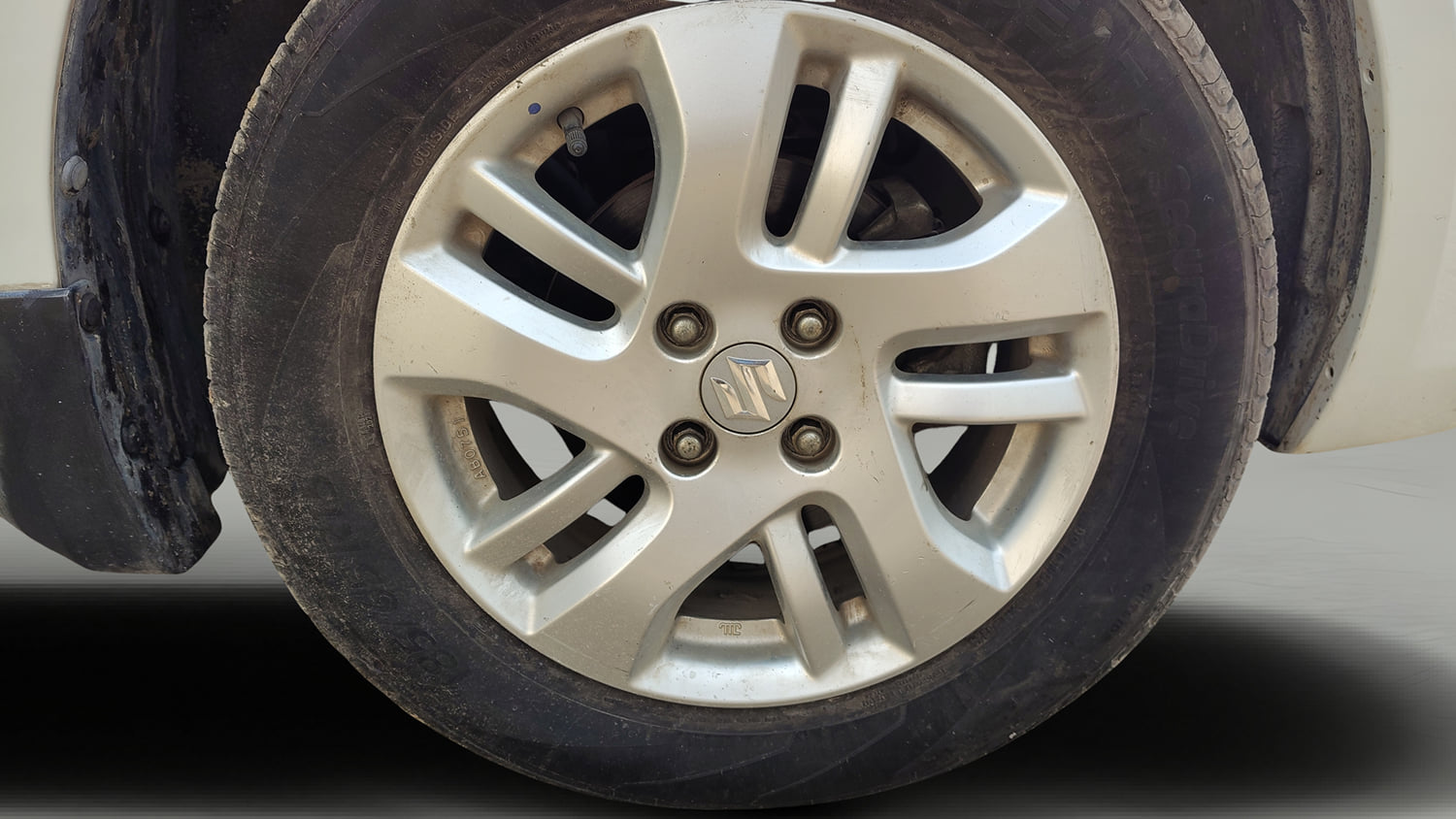 Used 2012 Maruti Suzuki Swift Dzire ZXI Petrol Manual tyres RIGHT FRONT TYRE RIM VIEW
