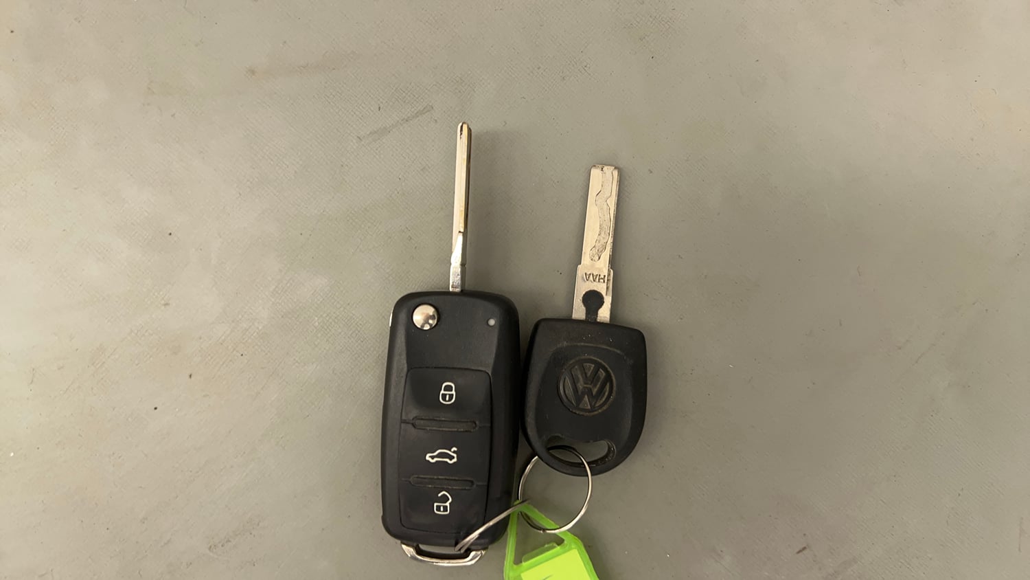 Used 2014 Volkswagen Polo Comfortline 1.2L (P) Petrol Manual extra CAR KEY VIEW
