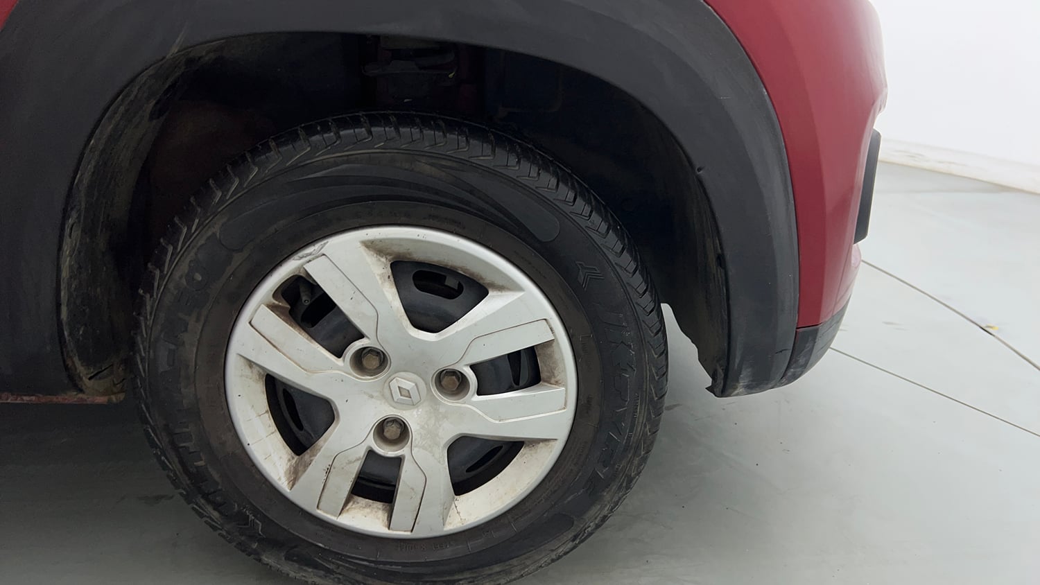 Used 2016 Renault Kwid 1.0 RXT Petrol Manual tyres RIGHT FRONT TYRE RIM VIEW