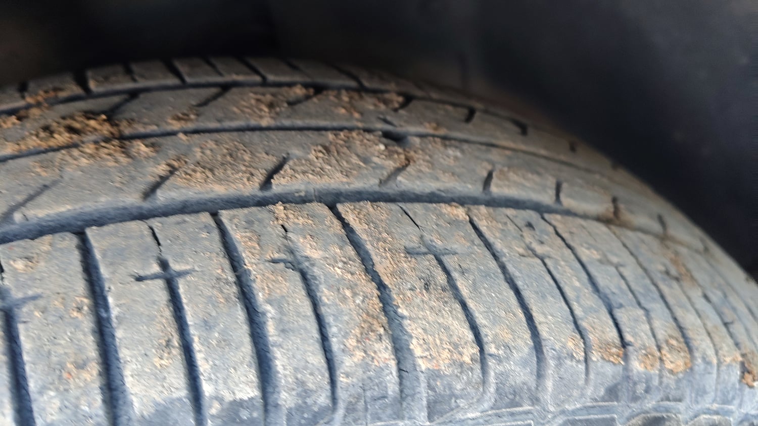 Used 2018 Nissan Micra XV CVT Petrol Automatic tyres RIGHT FRONT TYRE TREAD VIEW