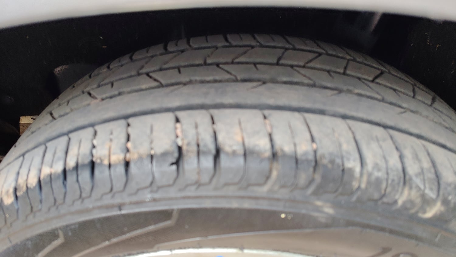 Used 2017 Maruti Suzuki Baleno Zeta 1.2 Petrol Manual tyres LEFT REAR TYRE TREAD VIEW