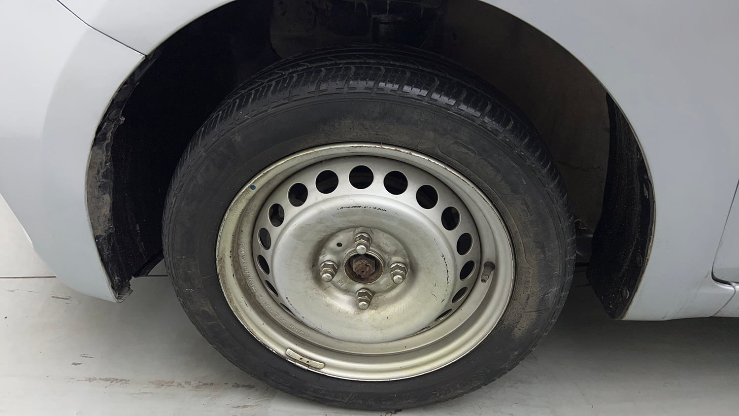 Used 2019 Hyundai Elite i20 Magna Executive 1.2 Petrol Manual tyres LEFT FRONT TYRE RIM VIEW