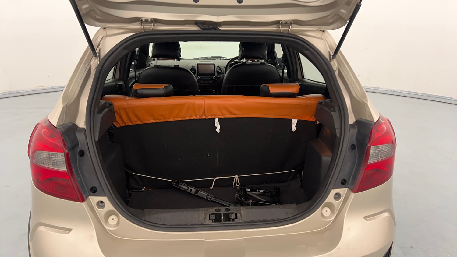 Used 2019 Ford Freestyle Titanium 1.2 Ti-VCT Petrol Manual interior DICKY INSIDE VIEW