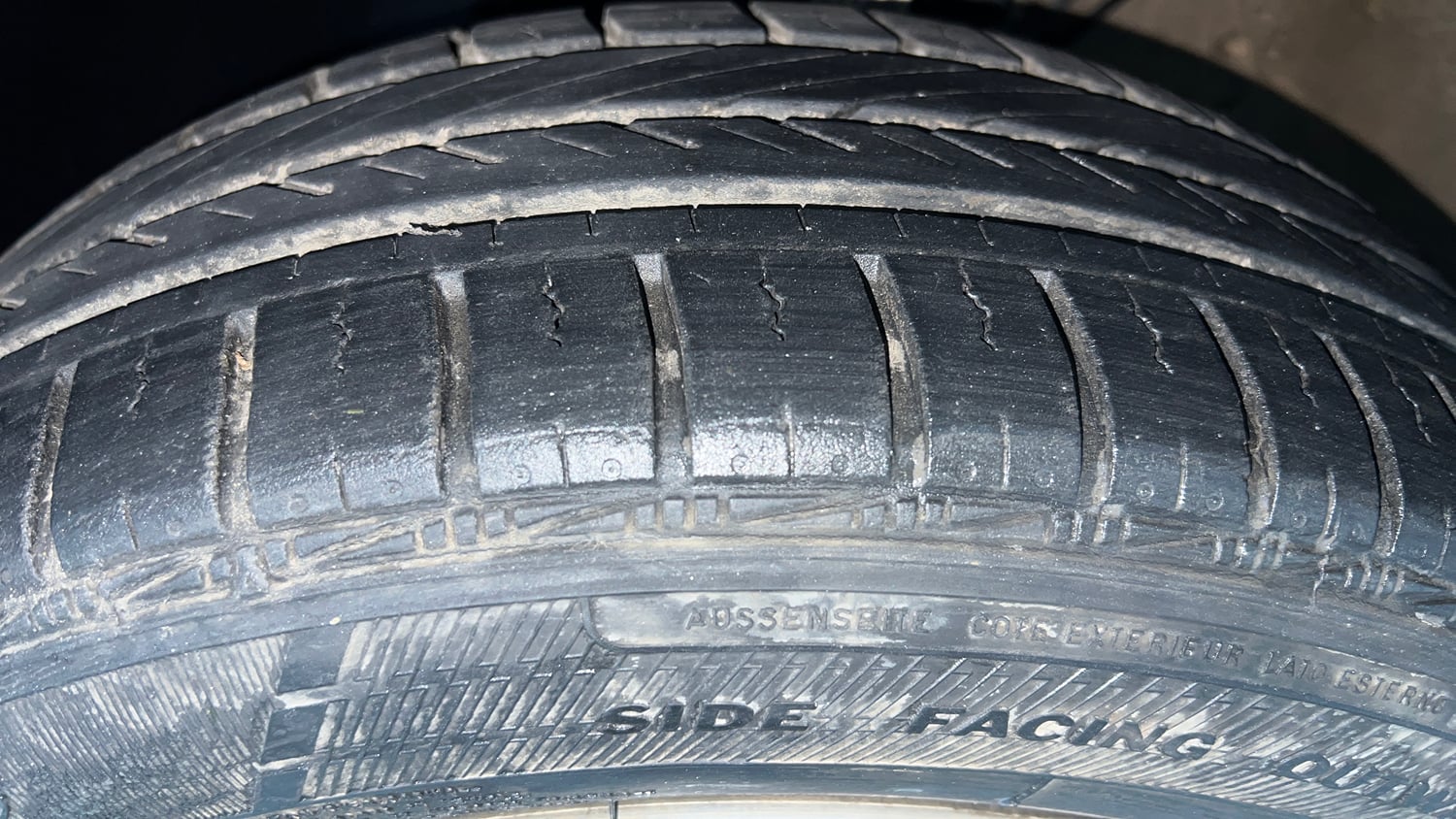 Used 2013 Volkswagen Vento Highline Petrol AT Petrol Automatic tyres LEFT FRONT TYRE TREAD VIEW