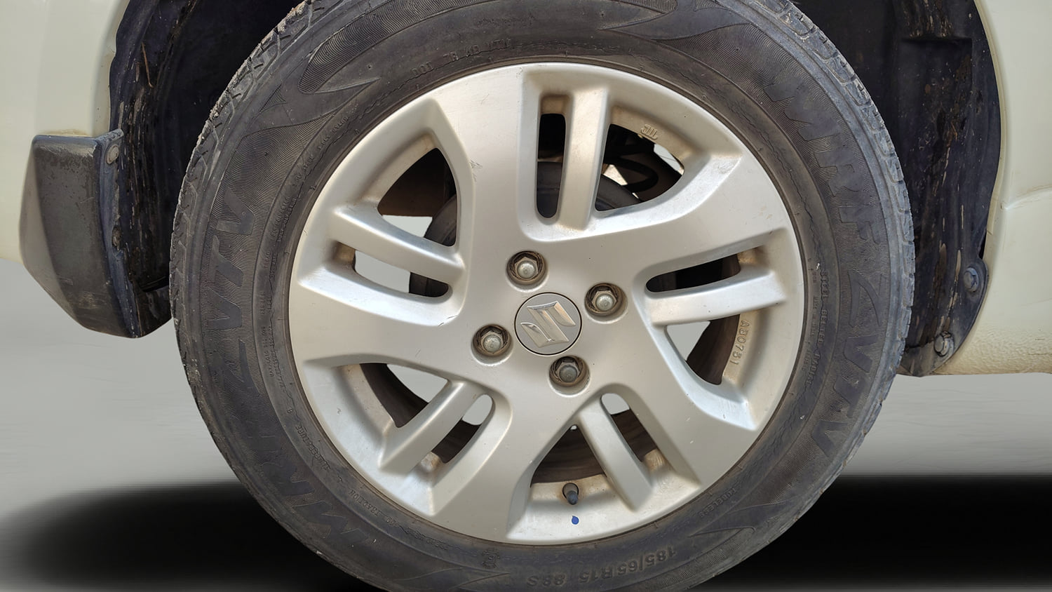 Used 2012 Maruti Suzuki Swift Dzire ZXI Petrol Manual tyres RIGHT REAR TYRE RIM VIEW