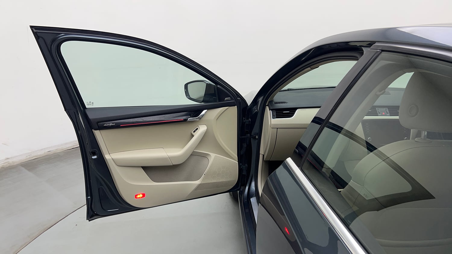 Used 2018 Skoda Octavia 1.8 TSI L&K Petrol Automatic interior LEFT FRONT DOOR OPEN VIEW