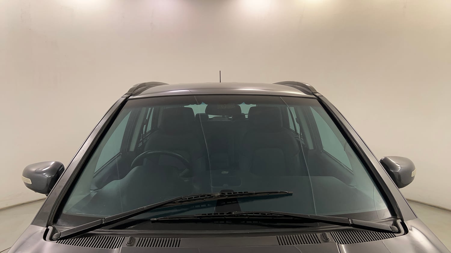 Used 2017 Tata Hexa XTA 4x2 7 STR Diesel Automatic exterior FRONT WINDSHIELD VIEW