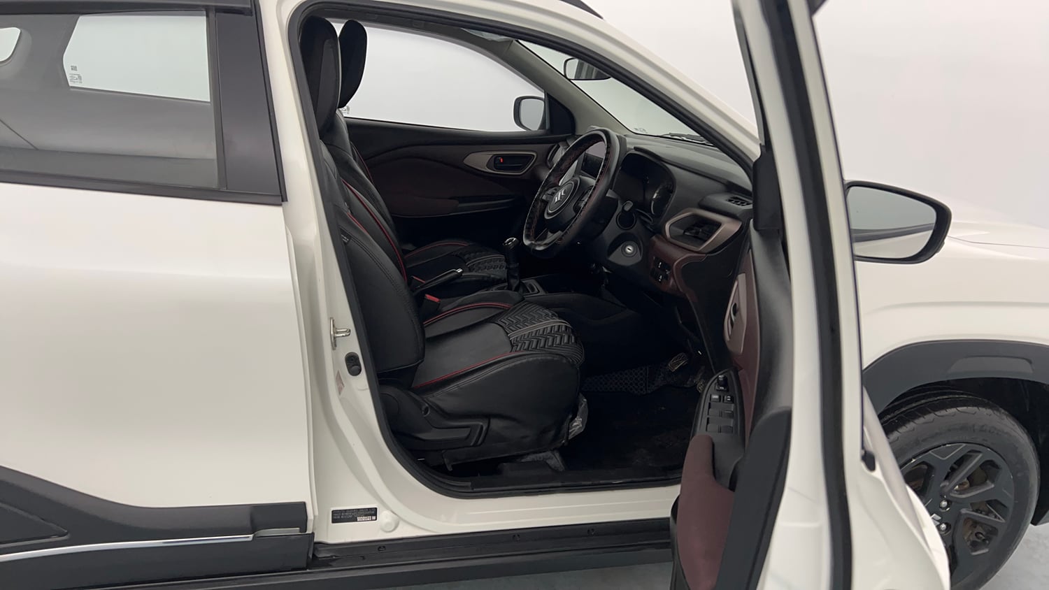 Used 2024 Maruti Suzuki Fronx Delta Plus 1.2L MT Petrol Manual interior RIGHT SIDE FRONT DOOR CABIN VIEW
