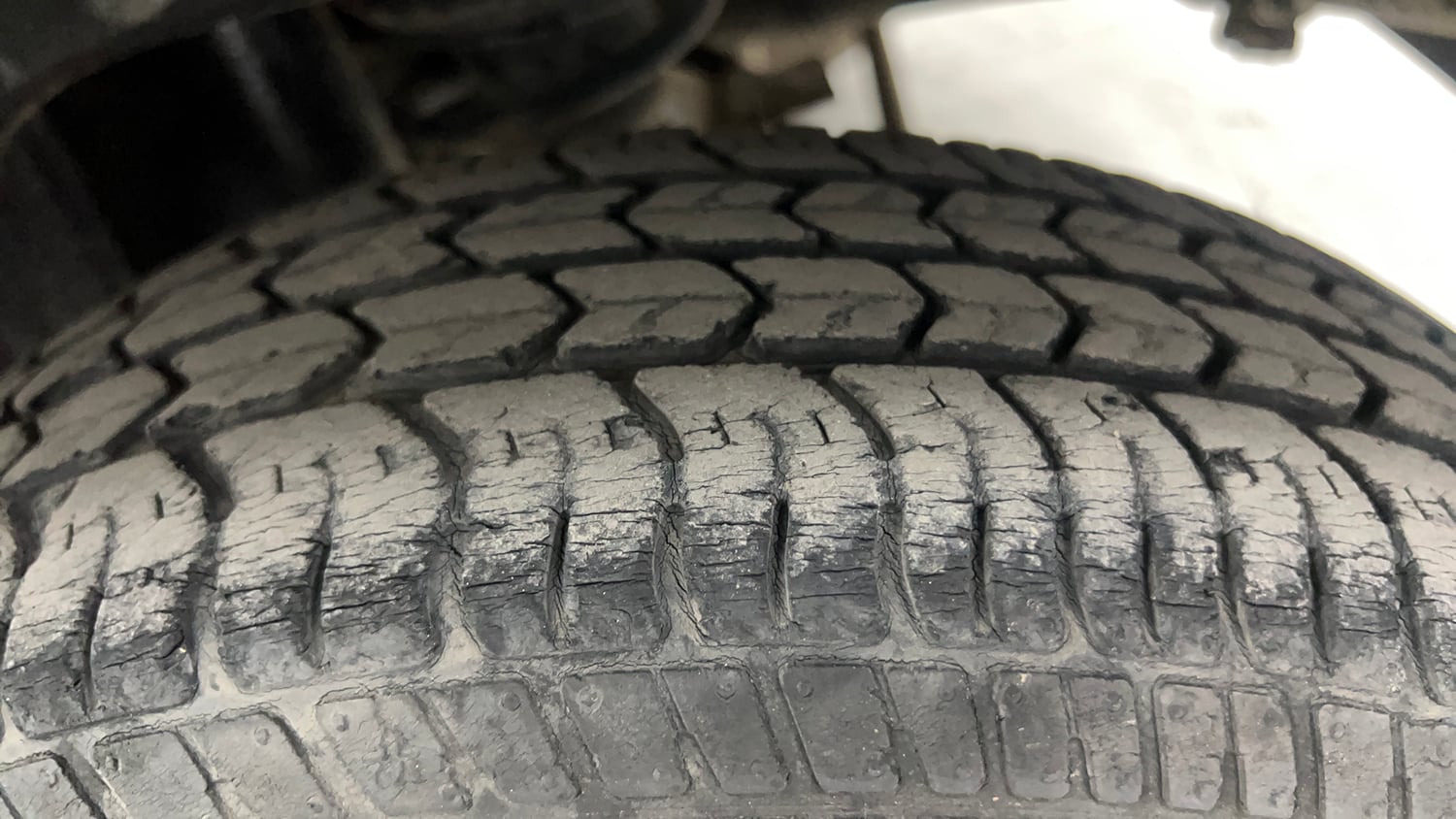 Used 2017 maruti-suzuki Alto K10 VXi (O) AMT Petrol Automatic tyres LEFT REAR TYRE TREAD VIEW