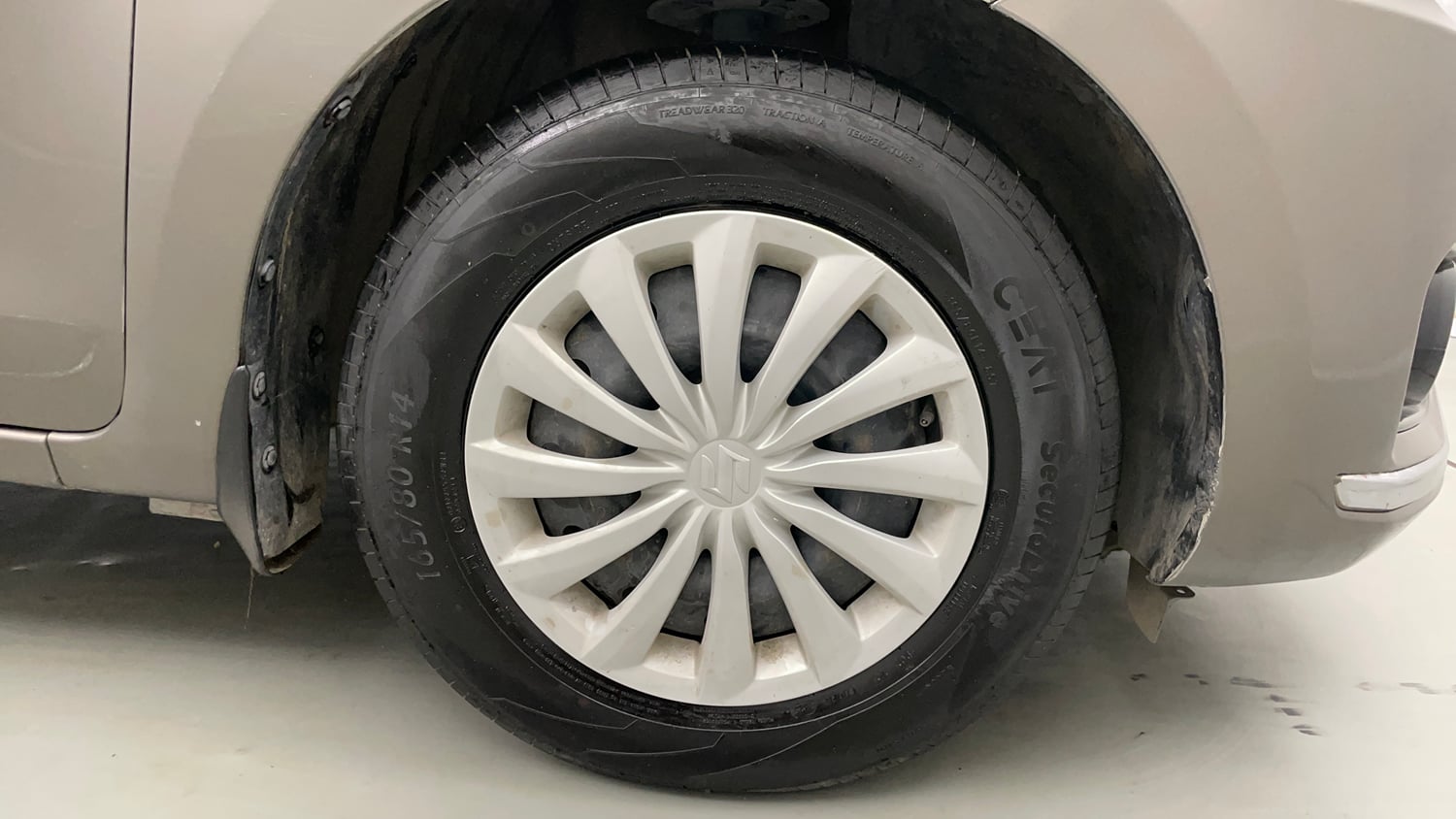Used 2018 Maruti Suzuki Dzire VXi Petrol Manual tyres RIGHT FRONT TYRE RIM VIEW