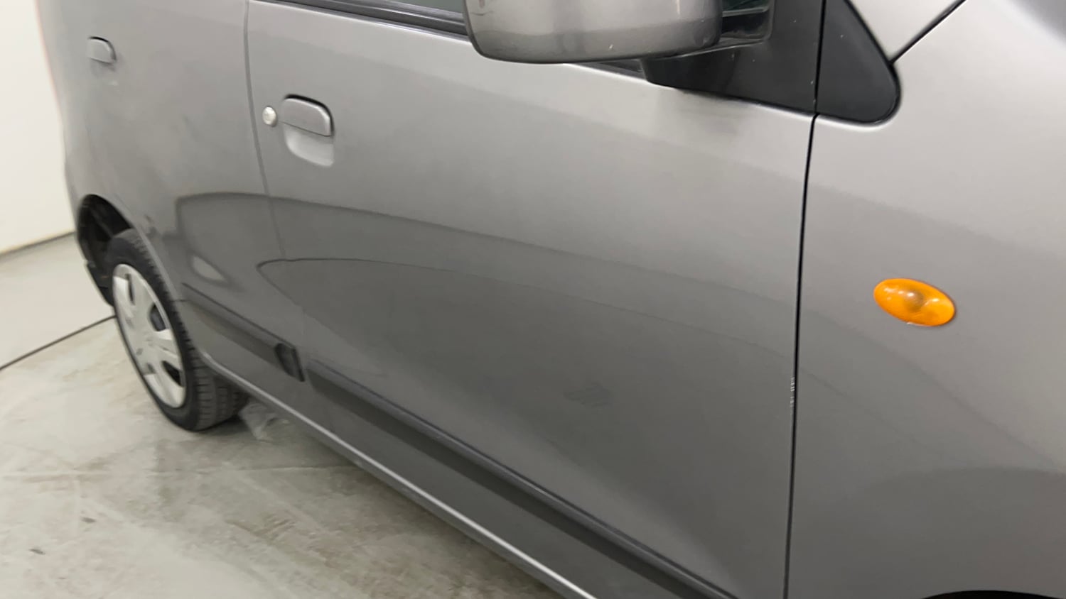 Used 2018 Maruti Suzuki Wagon R 1.0 VXI AMT Petrol Automatic dents MINOR SCRATCH