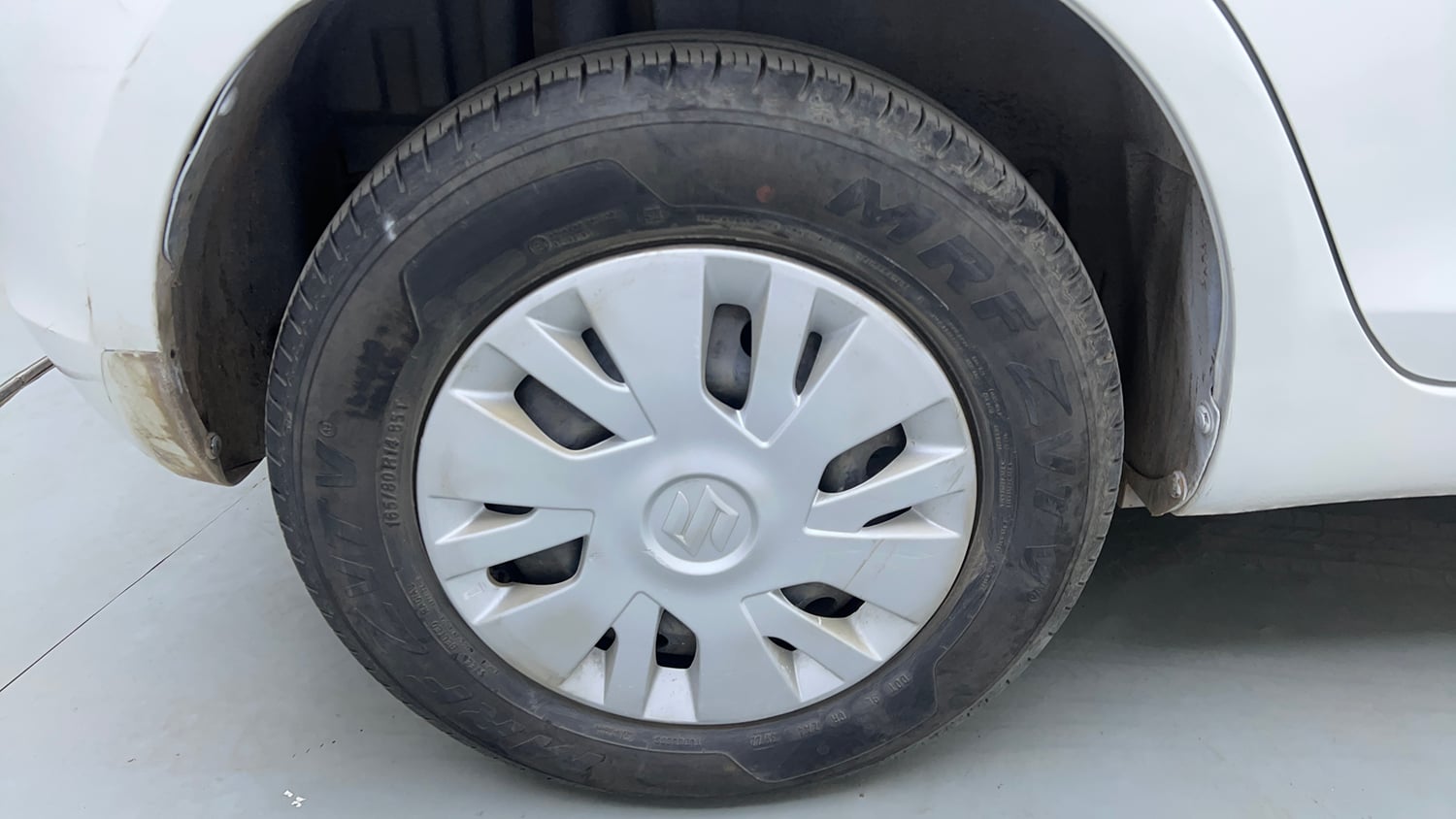 Used 2013 Maruti Suzuki Swift VXi Petrol Manual tyres RIGHT REAR TYRE RIM VIEW
