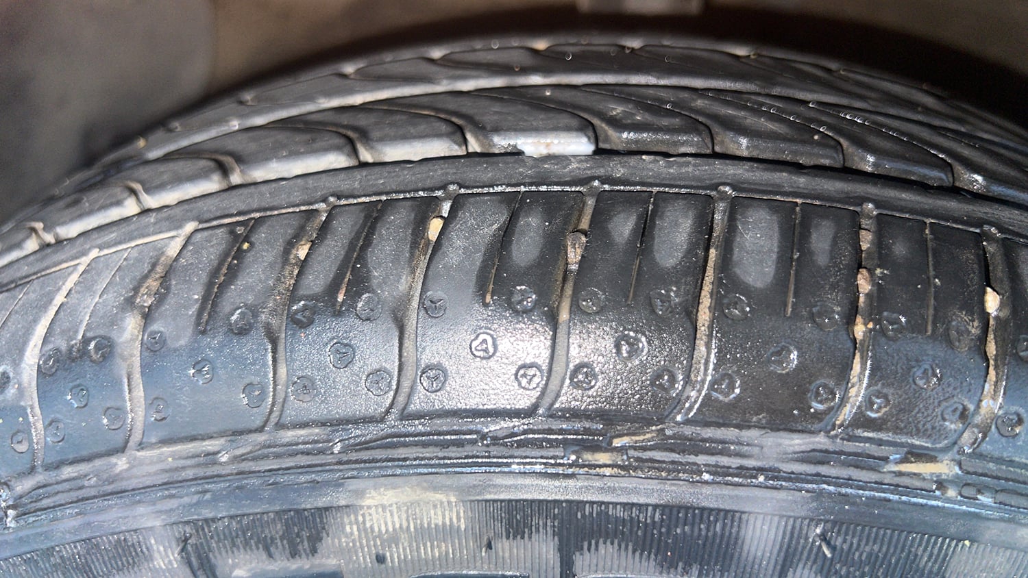 Used 2014 Hyundai Grand i10 Asta 1.2 Kappa VTVT Petrol Manual tyres LEFT FRONT TYRE TREAD VIEW