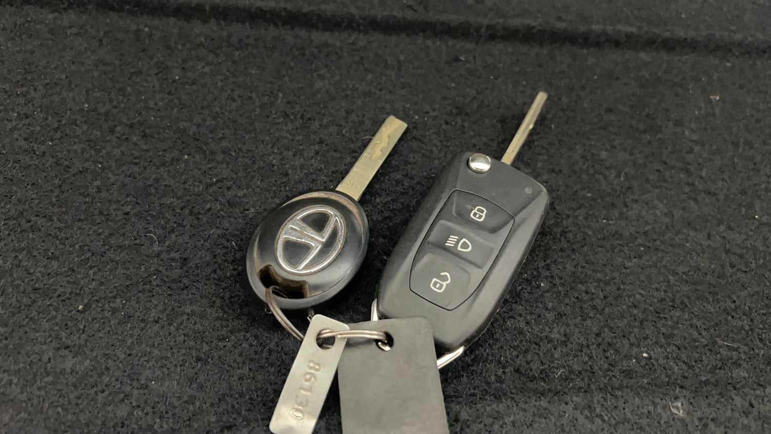 Used 2023 Tata Punch Camo Adventure Rhythm MT Petrol Manual extra CAR KEY VIEW