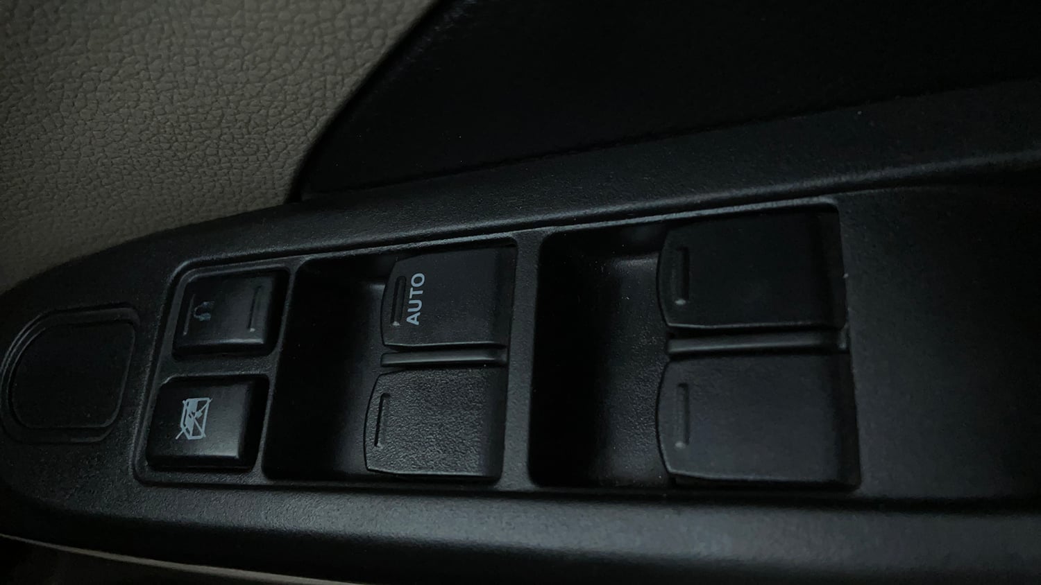 Used 2016 Maruti Suzuki Celerio VXI (O) AMT Petrol Automatic top_features Rear power window