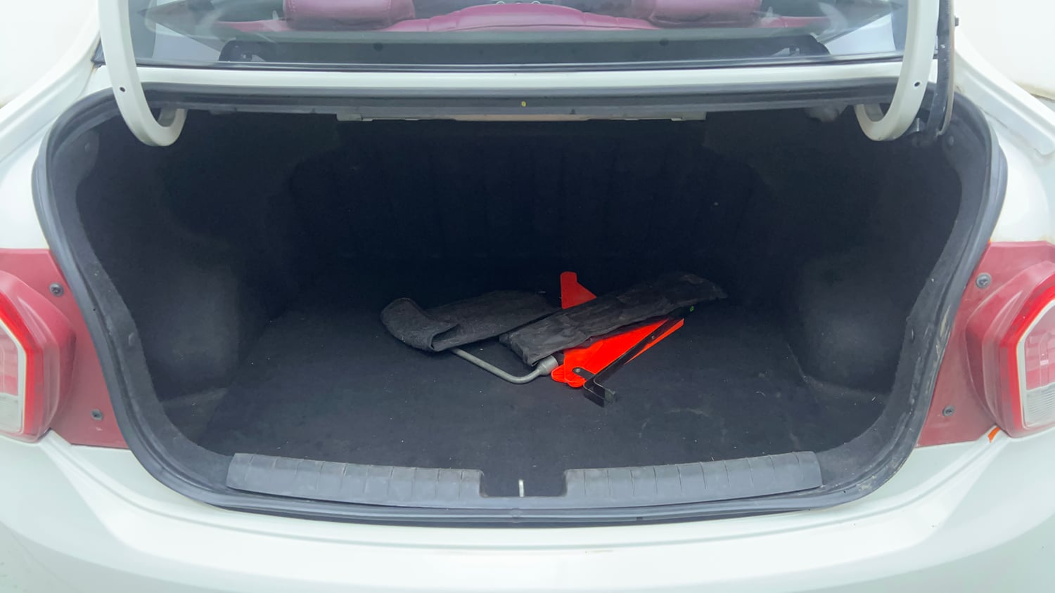 Used 2015 Hyundai Xcent SX 1.2 Petrol Manual interior DICKY INSIDE VIEW