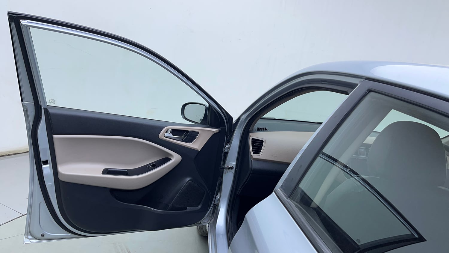 Used 2020 Hyundai Elite i20 Sportz Plus 1.2 Petrol Manual interior LEFT FRONT DOOR OPEN VIEW
