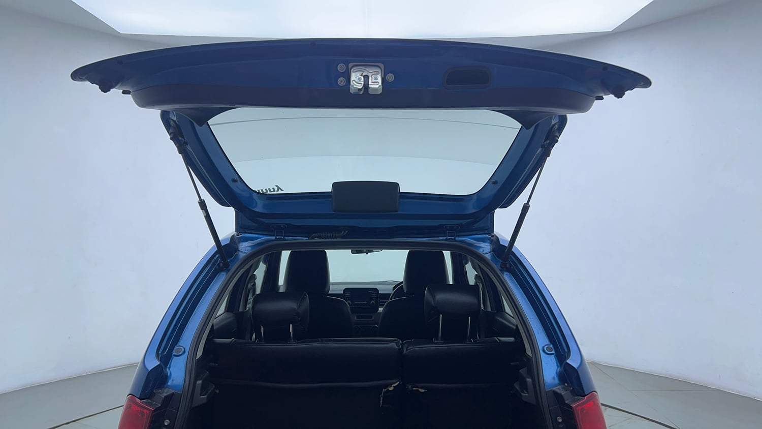 Used 2018 Maruti Suzuki Ignis Delta 1.2 MT Petrol Manual interior DICKY DOOR OPEN VIEW