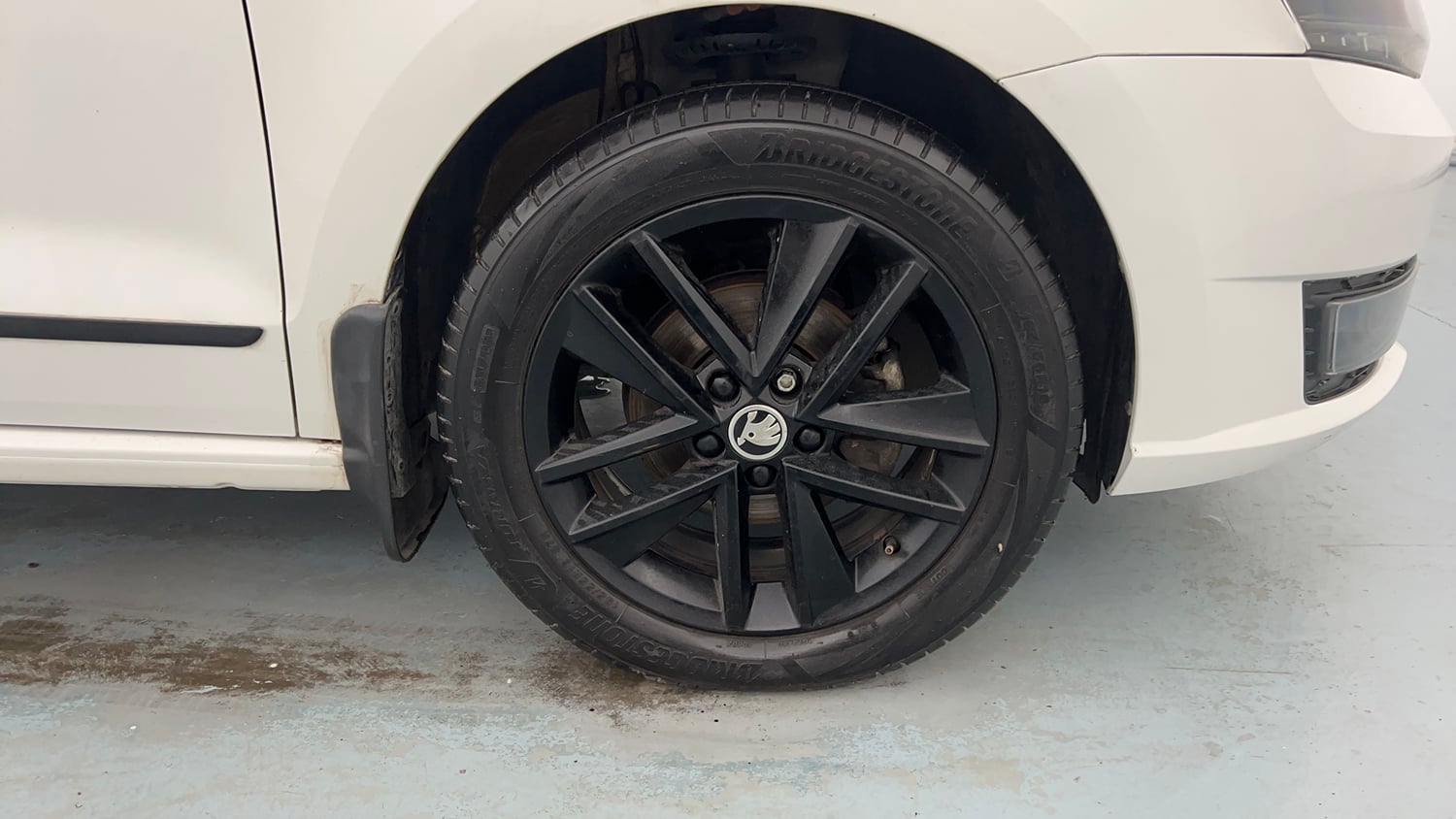 Used 2021 Skoda Rapid Ambition Petrol Manual tyres RIGHT FRONT TYRE RIM VIEW