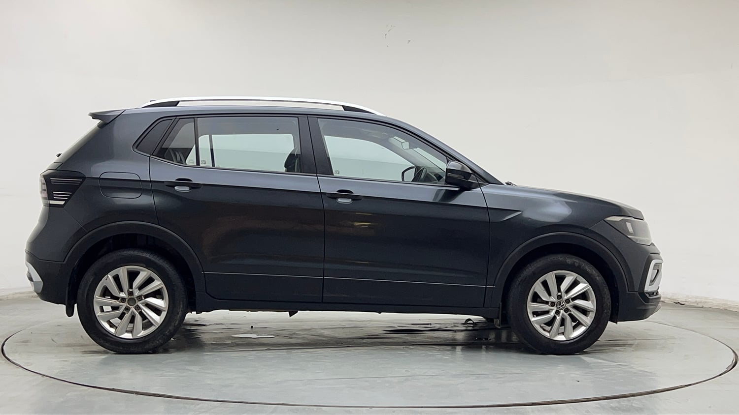 Used 2023 Volkswagen Taigun Highline 1.0 TSI MT Petrol Manual exterior RIGHT SIDE VIEW