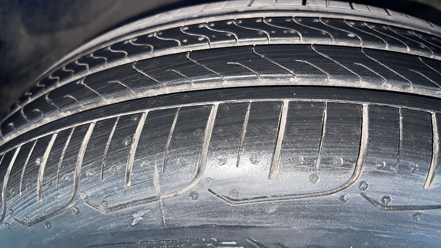 Used 2017 Maruti Suzuki Baleno Delta 1.2 Petrol Manual tyres RIGHT FRONT TYRE TREAD VIEW