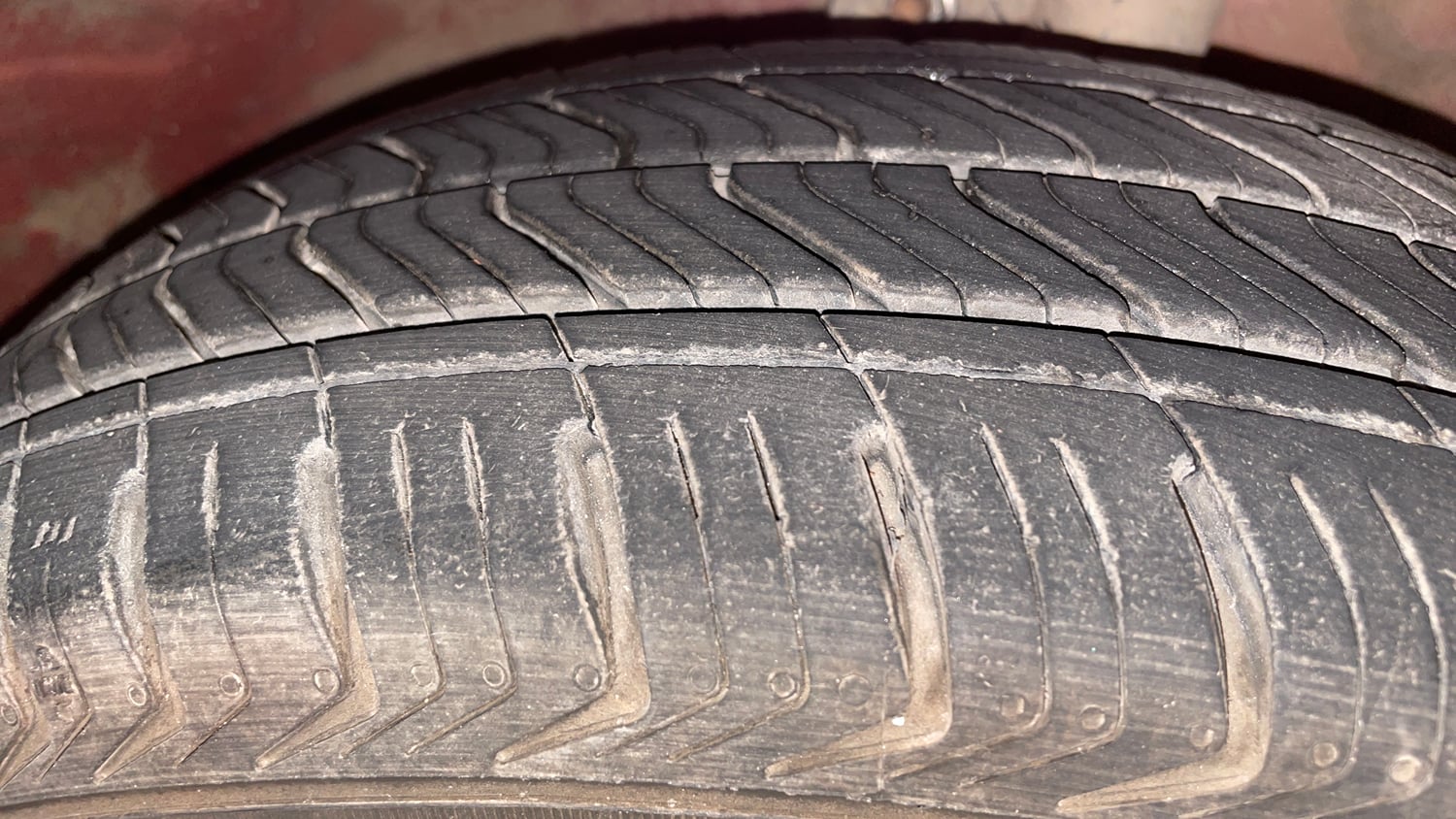 Used 2016 Maruti Suzuki Celerio VXI (O) AMT Petrol Automatic tyres RIGHT FRONT TYRE TREAD VIEW