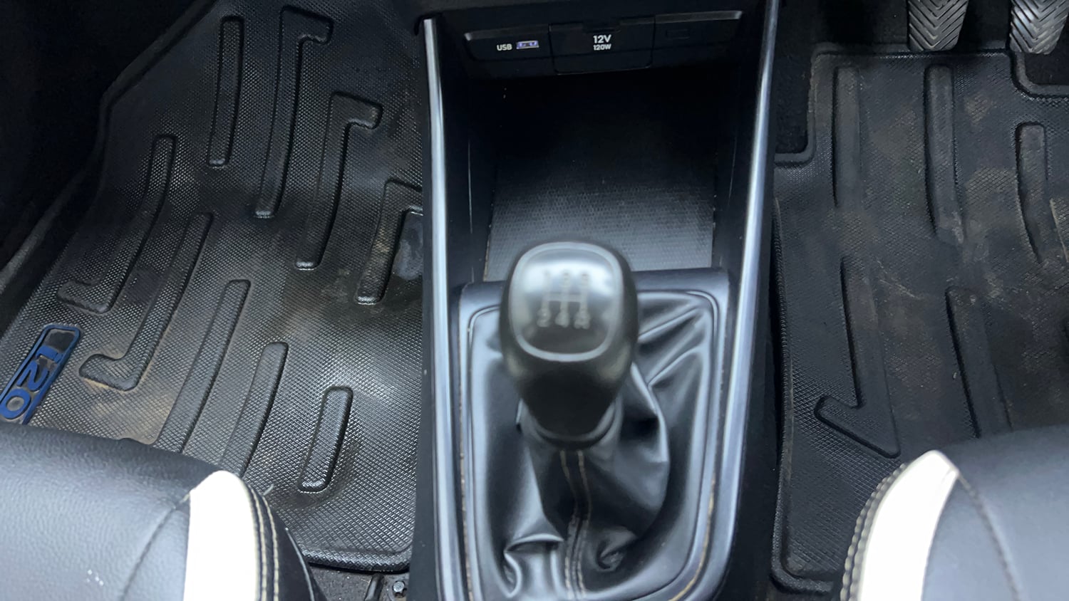 Used 2022 Hyundai i20 Sportz 1.2 MT Petrol Manual interior GEAR  KNOB VIEW