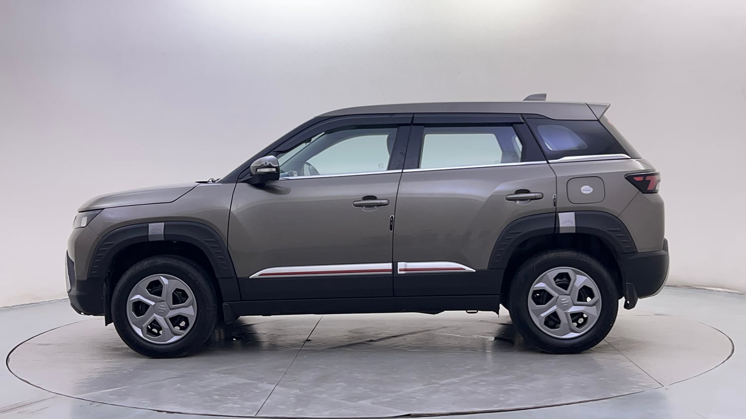 Used 2023 Maruti Suzuki Brezza Vxi AT Petrol Automatic exterior LEFT SIDE VIEW