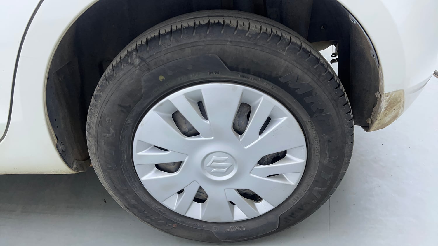 Used 2013 Maruti Suzuki Swift VXi Petrol Manual tyres LEFT REAR TYRE RIM VIEW