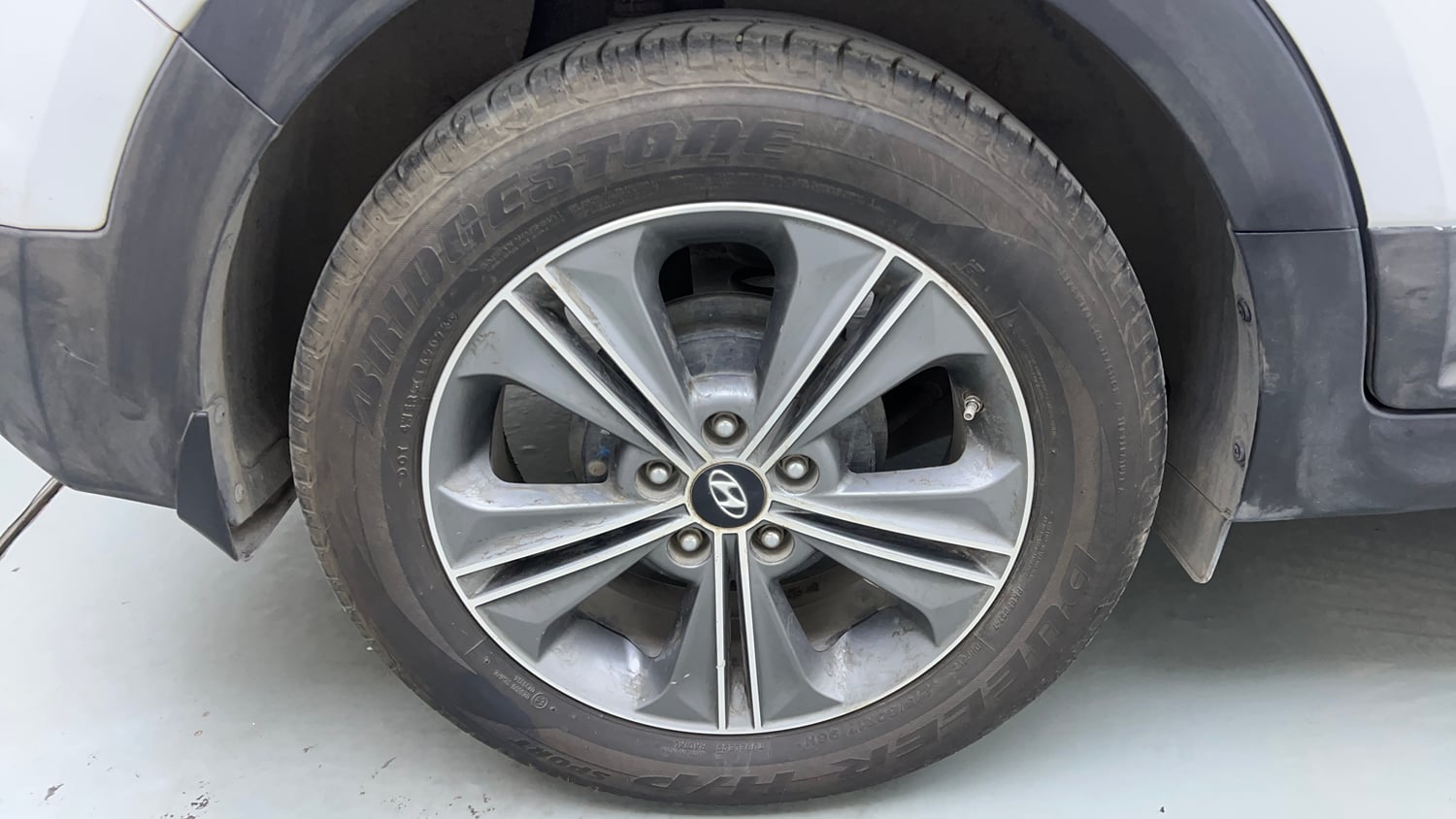 Used 2016 Hyundai Creta 1.6 SX Plus AT Petrol Petrol Automatic tyres RIGHT REAR TYRE RIM VIEW