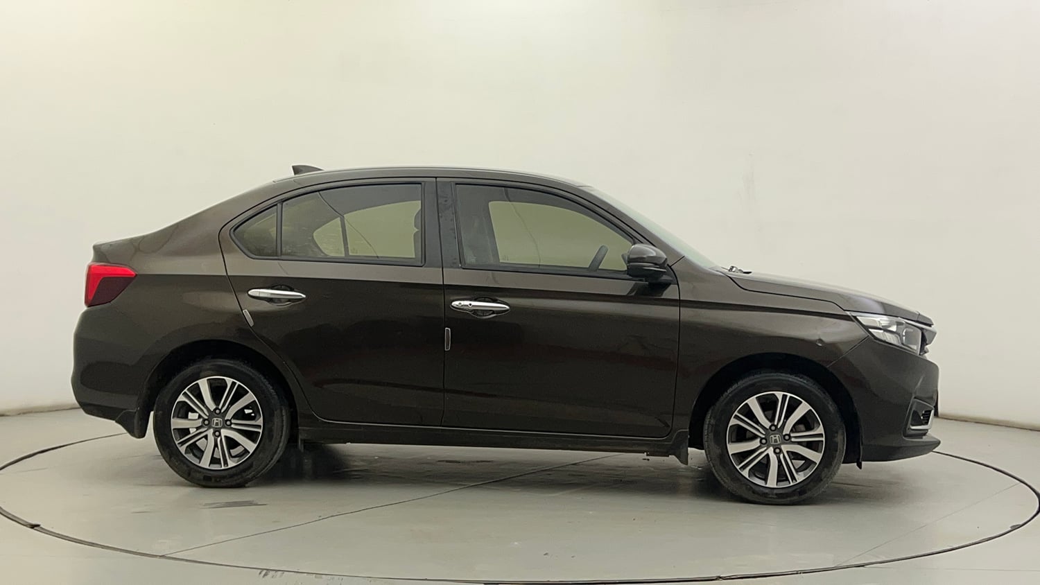 Used 2024 Honda Amaze VX 1.2 Petrol CVT Petrol Automatic exterior RIGHT SIDE VIEW