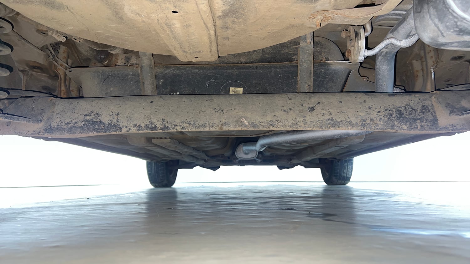 Used 2016 Hyundai Grand i10 Magna AT 1.2 Kappa VTVT Petrol Automatic extra REAR UNDERBODY VIEW (TAKEN FROM REAR)