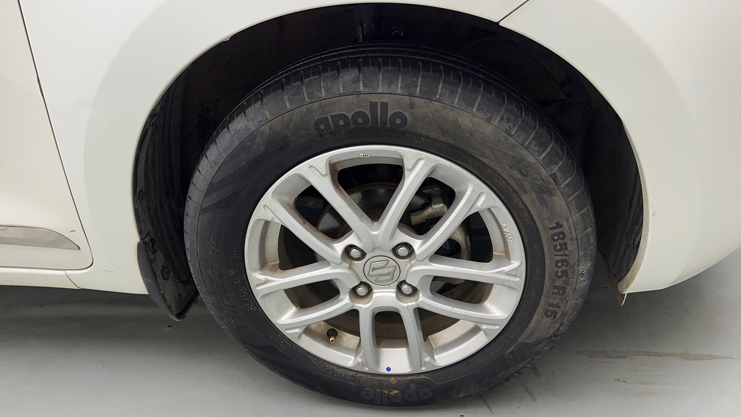 Used 2019 Maruti Suzuki Swift ZXi AMT Petrol Automatic tyres RIGHT FRONT TYRE RIM VIEW