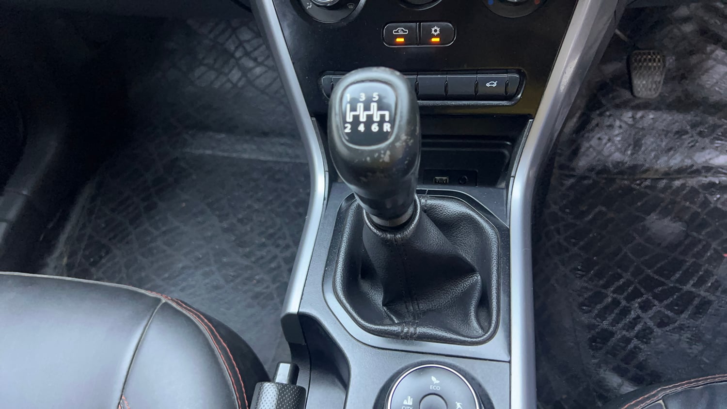 Used 2022 Tata Nexon XM Petrol Manual interior GEAR  KNOB VIEW