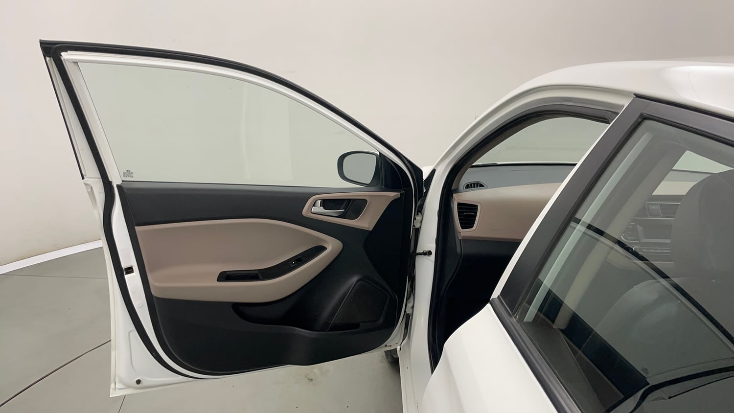 Used 2019 Hyundai Elite i20 Magna Plus 1.2 Petrol Manual interior LEFT FRONT DOOR OPEN VIEW