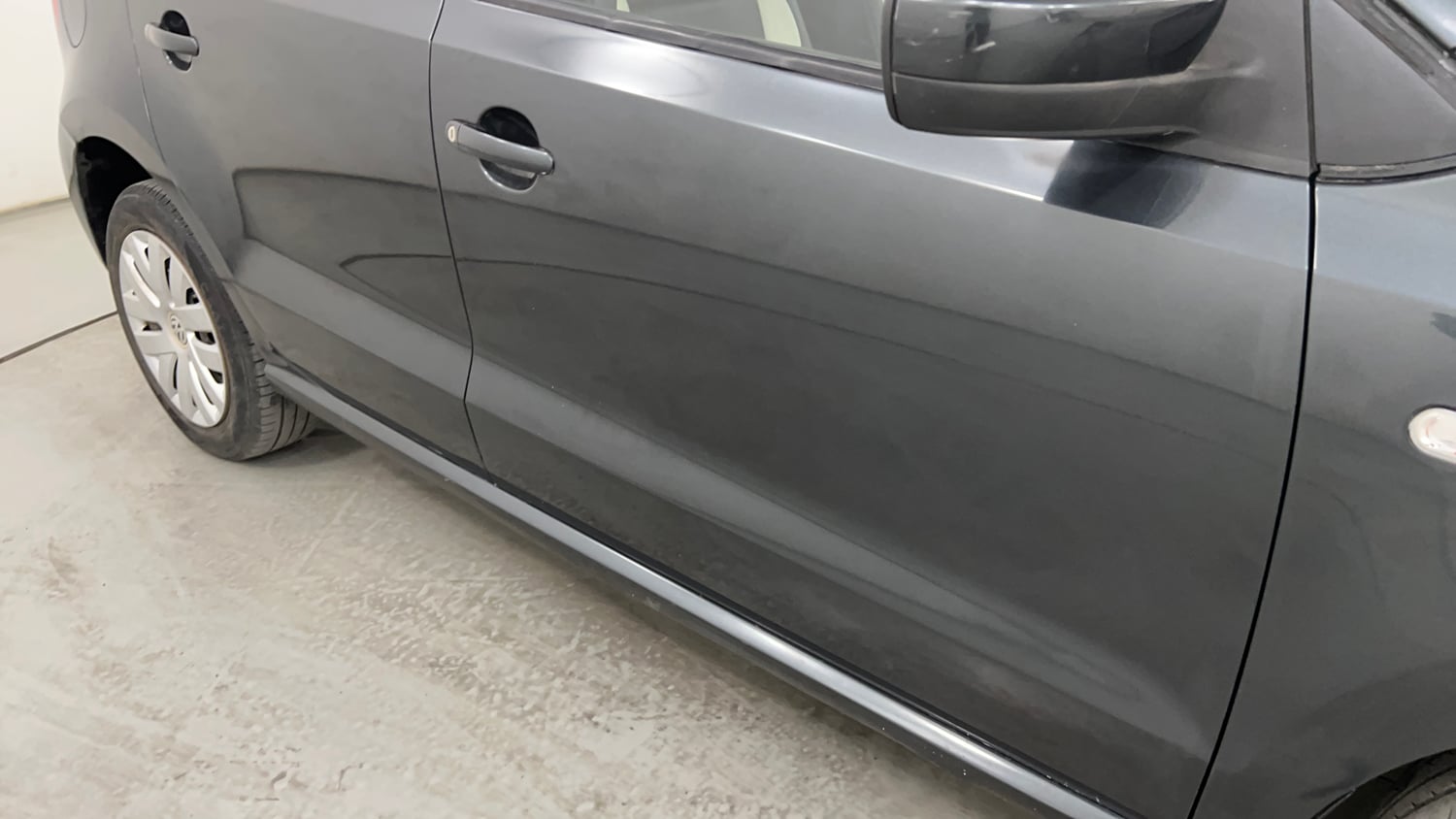 Used 2014 Volkswagen Polo Comfortline 1.2L (P) Petrol Manual dents MINOR SCRATCH