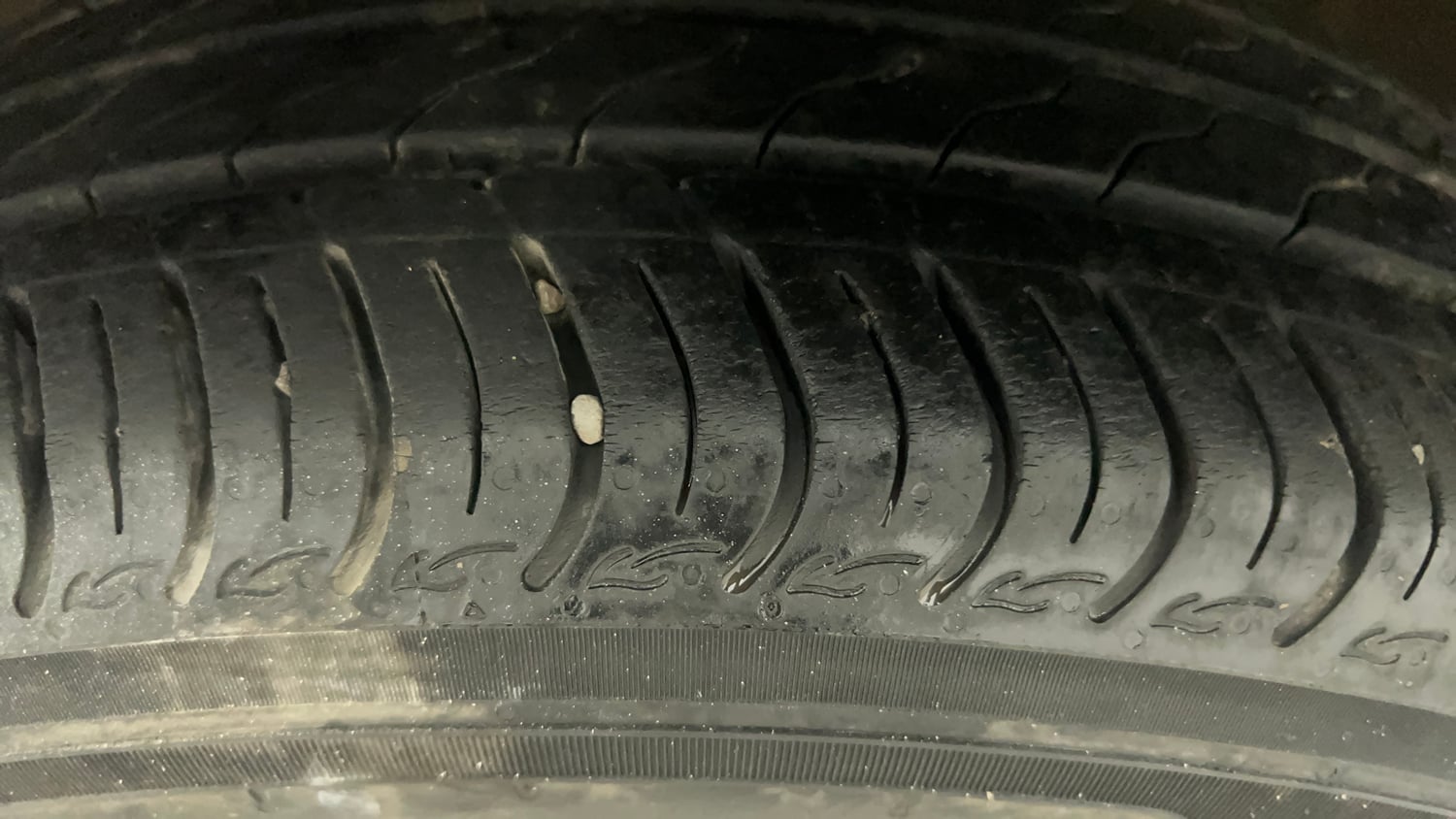 Used 2024 Honda Amaze VX 1.2 Petrol CVT Petrol Automatic tyres LEFT FRONT TYRE TREAD VIEW