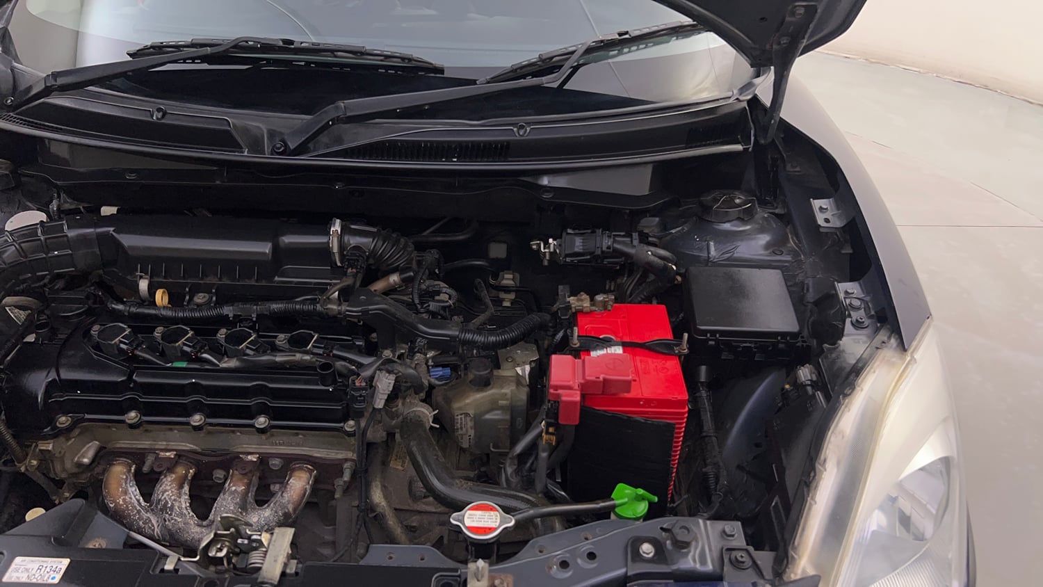 Used 2018 Maruti Suzuki Swift ZXi AMT Petrol Automatic engine ENGINE LEFT SIDE HINGE & APRON VIEW