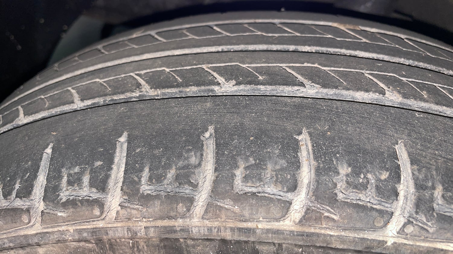 Used 2014 Hyundai Grand i10 Sportz 1.2 Kappa VTVT Petrol Manual tyres LEFT FRONT TYRE TREAD VIEW
