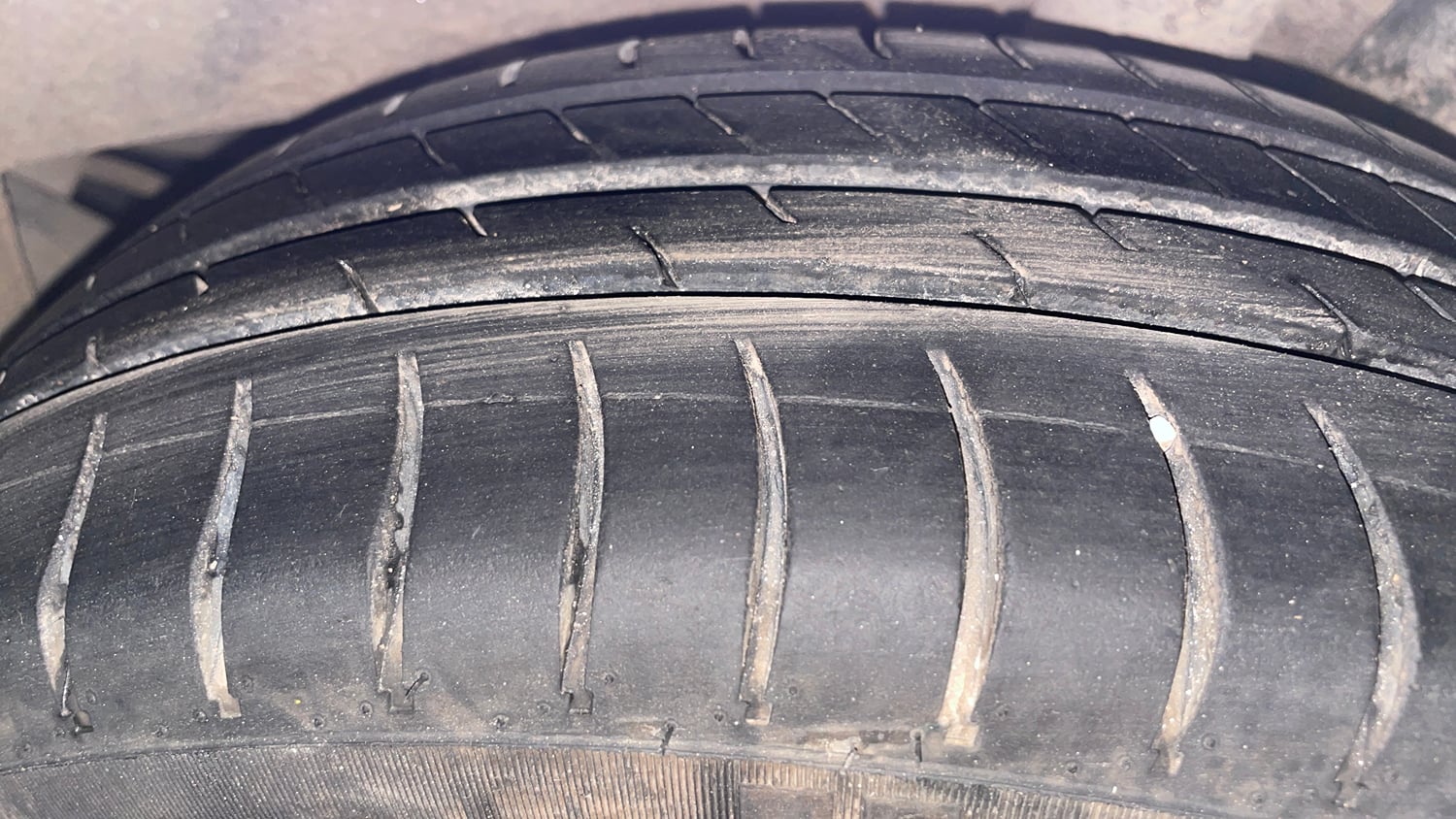 Used 2014 Hyundai Grand i10 Asta AT 1.2 Kappa VTVT Petrol Automatic tyres LEFT REAR TYRE TREAD VIEW