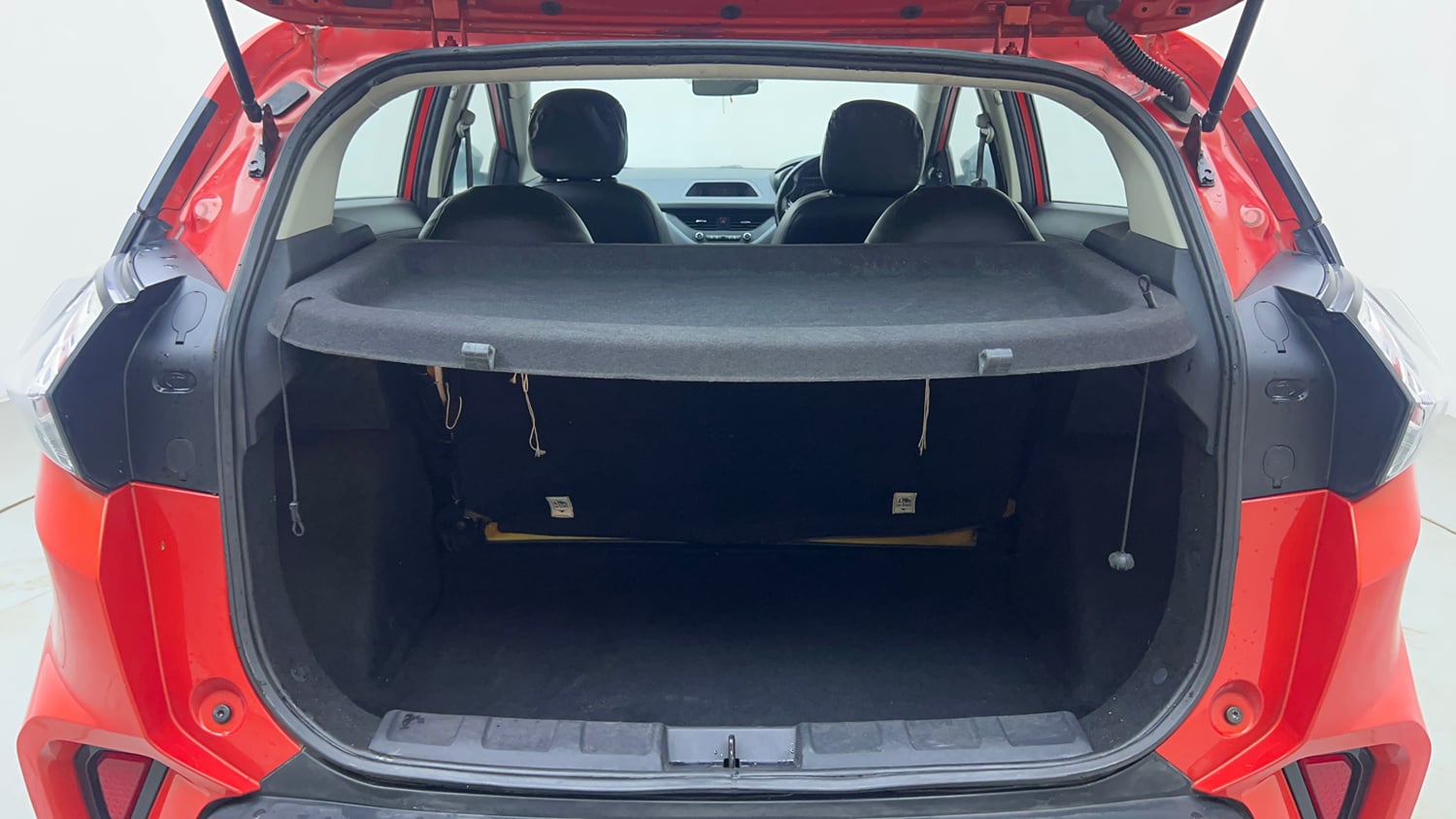 Used 2022 Tata Nexon XM Petrol Manual interior DICKY INSIDE VIEW