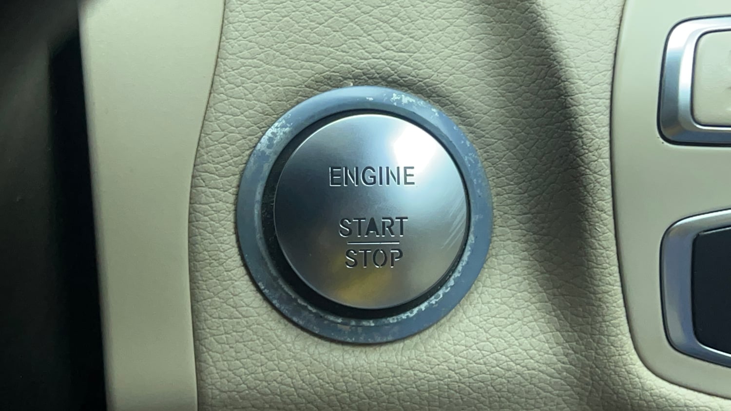 Used 2017 Mercedes-Benz C-Class C 200 Avantgarde Petrol Automatic top_features Keyless start