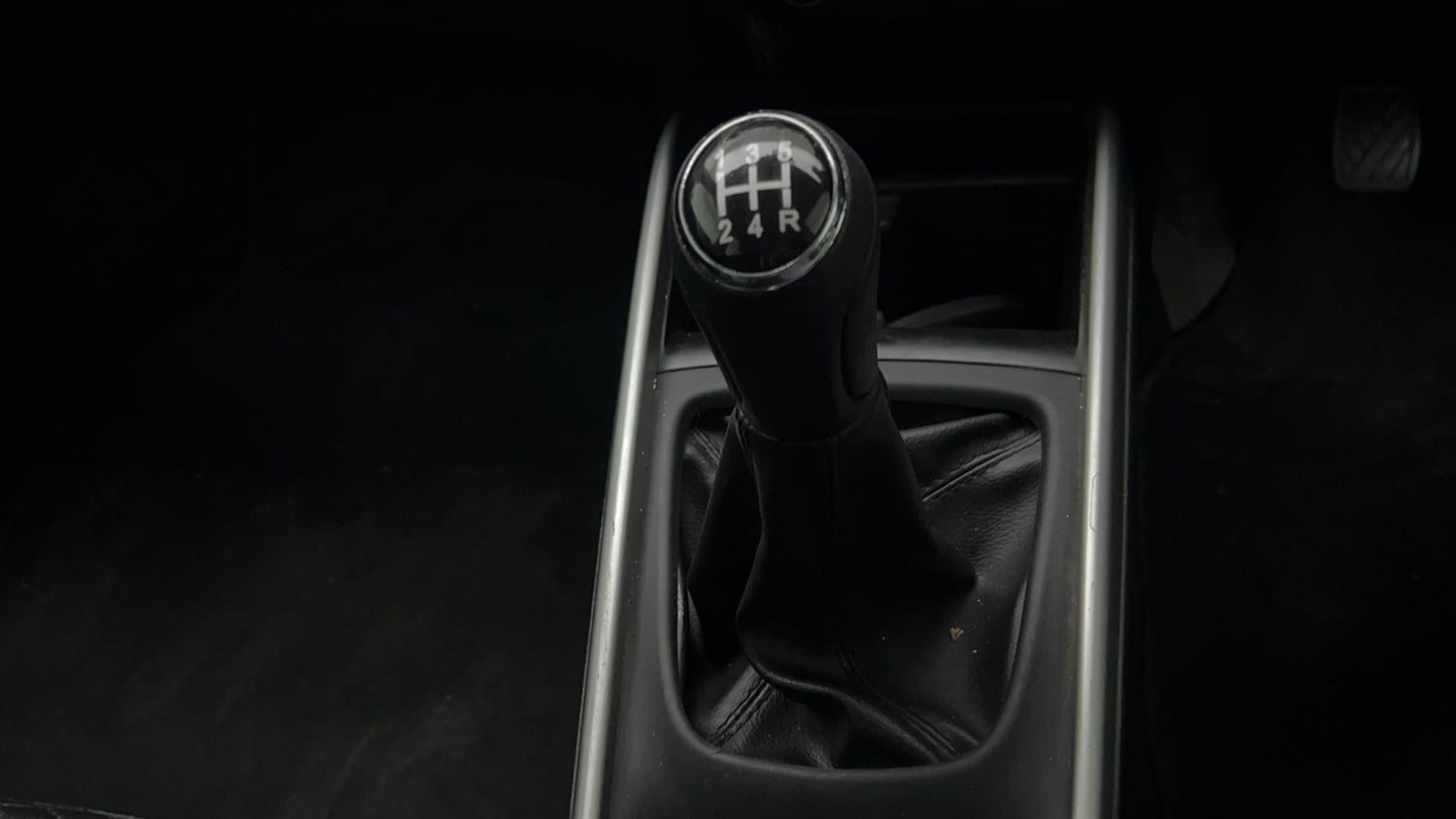 Used 2018 Maruti Suzuki Baleno Zeta 1.2 Petrol Manual interior GEAR  KNOB VIEW