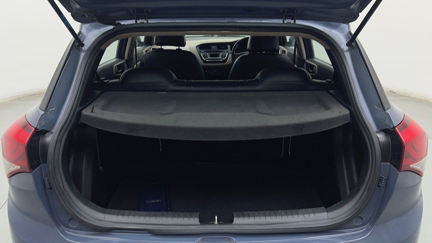 Used 2015 Hyundai Elite i20 Magna 1.2 Petrol Manual interior DICKY INSIDE VIEW