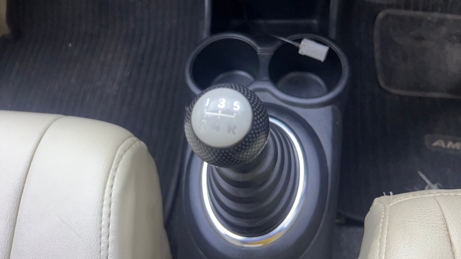 Used 2015 Honda Amaze 1.2 S i-VTEC Petrol Manual interior GEAR  KNOB VIEW