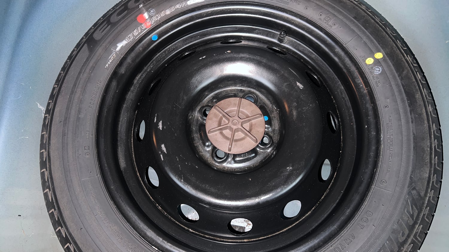 Used 2021 Maruti Suzuki Ignis Zeta 1.2 MT Petrol Manual tyres SPARE TYRE VIEW