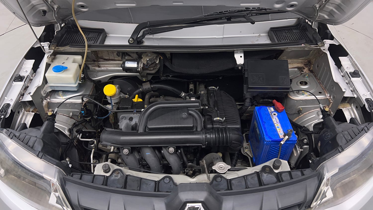 Used 2018 Renault Kwid 1.0 RXT Petrol Manual engine ENGINE & BONNET OPEN FRONT VIEW